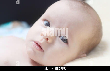 A nove settimane vecchio bambina. Foto Stock
