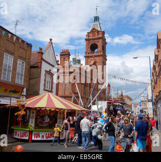 Market Street, Stourbridge, West Midlands, Inghilterra, Regno Unito durante il carnevale a Stourbridge Foto Stock