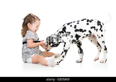 Bambino ragazza la riproduzione di cucciolo di cane Foto Stock