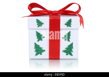 Confezione regalo con albero di Natale isolato su uno sfondo bianco Foto Stock