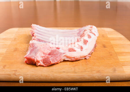 Carni fresche di una giovane capra nervatura per lo sterno Foto Stock