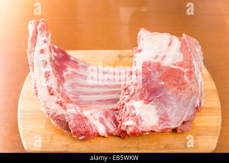 Carni fresche di una giovane capra nervatura per lo sterno Foto Stock