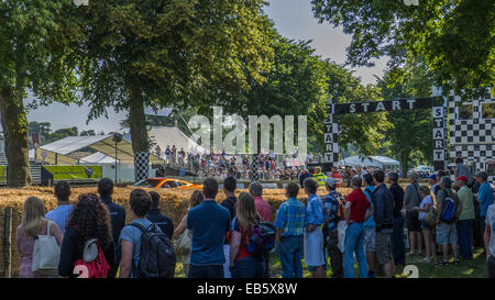 Inizio della hill climb al Festival di Goodwood di velocità. Foto Stock