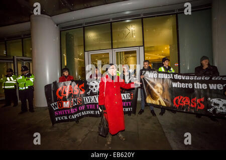 Londra, Regno Unito. 26 Nov, 2014. Guerra di classe "poveri" porta la segregazione di credito di protesta: Guy Corbishley/Alamy Live News Foto Stock