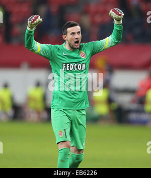 Leverkusen, Germania. 26 Nov, 2014. Champions League, Bayer 04 Leverkusen vs come Monaco. Il portiere Danijel Subasic di Monaco celebra quando il suo punteggio di squadra. Credito: Juergen schwarz/Alamy Live News Foto Stock