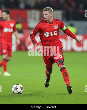 Leverkusen, Germania. 26 Nov, 2014. Champions League, Bayer 04 Leverkusen vs come Monaco. Lars Bender di Leverkusen controlla la palla. Credito: Juergen schwarz/Alamy Live News Foto Stock