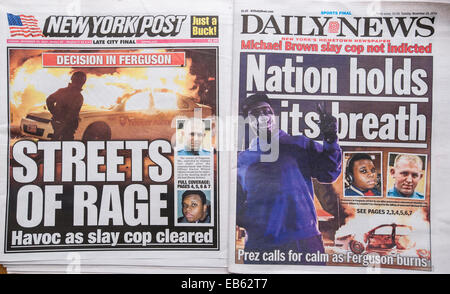 Il New York Daily News e il New York Post relazione su Martedì, Novembre 25, 2014 circa i tumulti verificatisi in Ferguson, MO Foto Stock