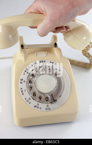 Rispondere a un vecchio manopola telefono. Foto Stock