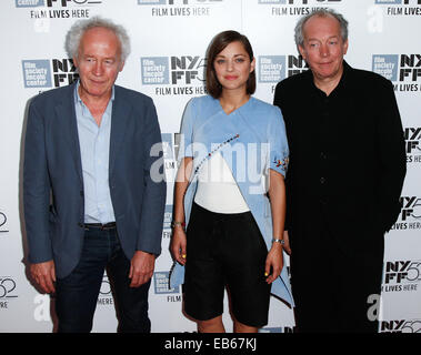 Direttore Jean-Pierre Dardenne, attrice Marion Cotillard e produttore Luc Dardenne frequentare la "due giorni e una Notte' premiere. Foto Stock