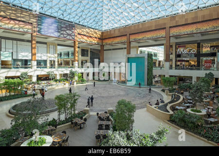 Nuovo Yas Mall Shopping center su Yas Island di Abu Dhabi Emirati Arabi Uniti. Foto Stock