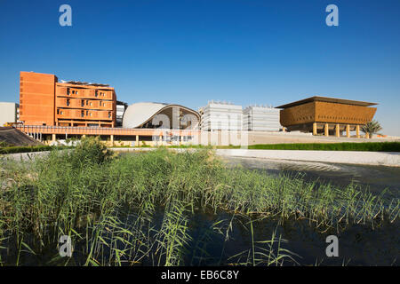 Vista dell Istituto di Scienza e tecnologia a Masdar City ad Abu Dhabi Emirati Arabi Uniti Foto Stock