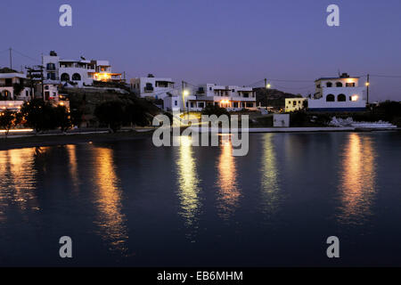 Le case di Lipsi città di sera, Lipsi Island, Dodecaneso, Grecia Foto Stock