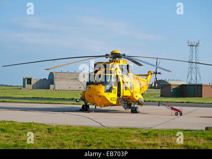 RAF re del mare di Ricerca e Salvataggio in elicottero XZ588 sulla stazione in Lossiemouth, a nord est della Scozia. SCO 9203 Foto Stock