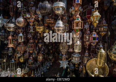 Scena di strada i souk marrakech marocco Foto Stock