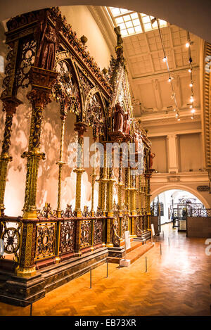 Victoria and Albert Museum, V&A, il Hereford schermo progettato da Sir George Gilbert Scott, 1862, South Kensington SW7, Londra, Foto Stock