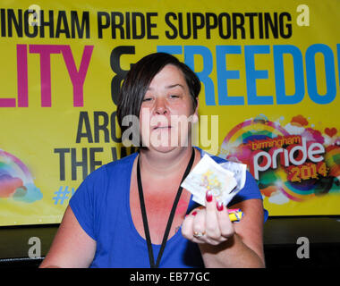 Birmingham Pride 2014 dotate di: Bianco Dee,Deidre Kelly dove: Birmingham, Regno Unito quando: 25 Maggio 2014 Foto Stock