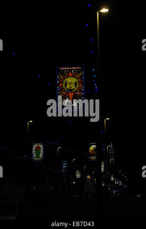 Ritratto notturno, illuminato dalla torre di Blackpool, sorridente sun immagine, arte per pareti, North Promenade di Blackpool, luminarie, REGNO UNITO Foto Stock