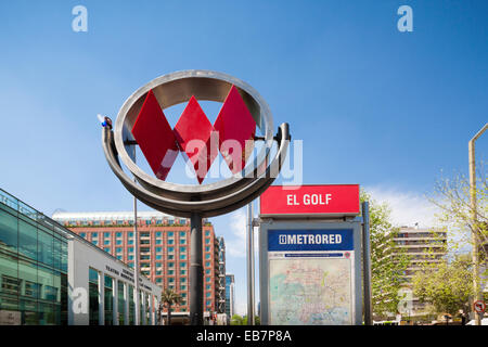 La stazione della metropolitana di El Golf a Santiago del Cile con la Metropolitana Linea 1 ingresso su Avenida Apoquindo a Las Condes district Foto Stock