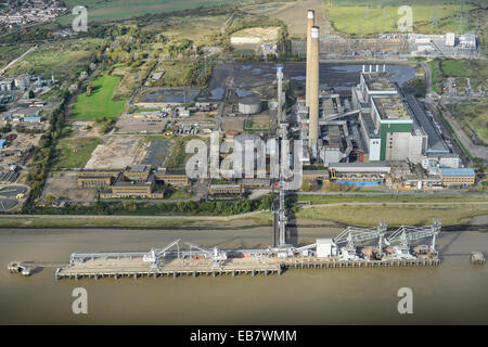 Una veduta aerea di Tilbury B power station sul Tamigi in Essex Foto Stock