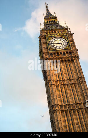 Il Big Ben clock tower n Londra, England, Regno Unito, ora ufficialmente noto come Torre di Elizabeth. Foto Stock