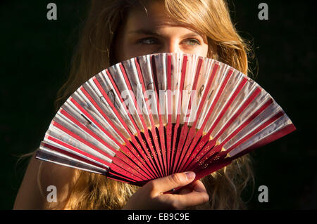 Ragazza adolescente ventola Foto Stock