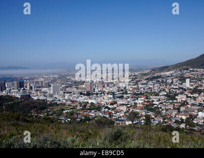 La vista della Città del Capo il distretto centrale degli affari come visto dalla collina di segnale, Cape Town, Sud Africa. Foto Stock