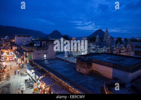 Vista della santa città di pellegrinaggio di Pushkar nel Rajasthan in India Foto Stock