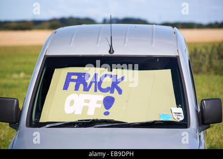 Un accampamento di protesta contro fracking in corrispondenza di un sito di fattoria a poco Plumpton vicino a Blackpool, Lancashire, Regno Unito, dove il consiglio per la prima volta nel Regno Unito, ha concesso il permesso di pianificazione per fracking commerciale fro shale gas, da Cuadrilla. Foto Stock