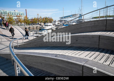 L'onda Simcoe deck è un'arte urbana progetto in Toronto Harbourfront è destinata a emulare il movimento ondoso del lago Ontario Foto Stock