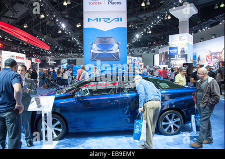 Il nuovo 2015 Toyota Mirai cella a combustibile idrogeno veicolo sul display a 2014 Auto Show di Los Angeles Foto Stock