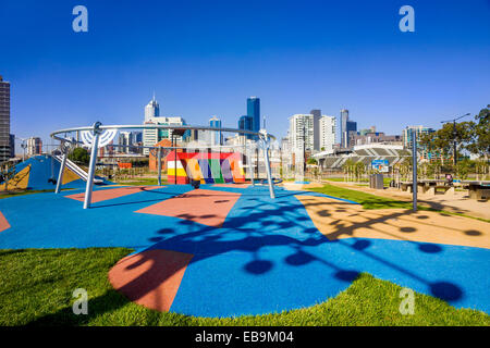 Colorato parco giochi per bambini in Melbournes nuovo sviluppo, Docklands Park, Melbourne Australia Foto Stock