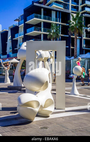 Silenzio (2003 un arte pubblica installazione dell'artista: Adrian Mauriks, situato sul lungomare di NewQuay, Docklands, Melbourne Australia Foto Stock