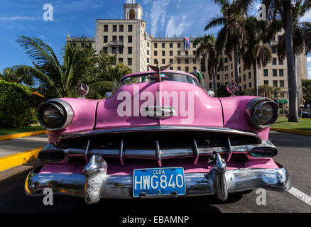 Vintage Chevrolet a partire dagli anni cinquanta, di fronte al Hotel Nacional de Cuba, La Habana, Cuba Foto Stock