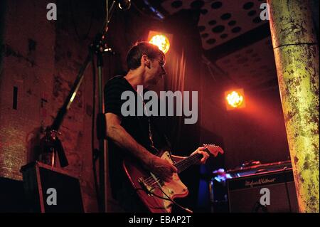 Glasgow, Scotland, Regno Unito. 27 Novembre, 2014. Ex membri di benzina che emozione riformato come l eterna Yeah, eseguendo solo gig in Glasgow. Nella foto: Damian O'Neill, Credito: Tony Clerkson/Alamy Live News Foto Stock