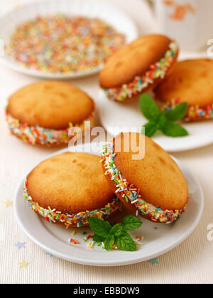 Whoopies con mascarpone. Ricetta disponibile. Foto Stock