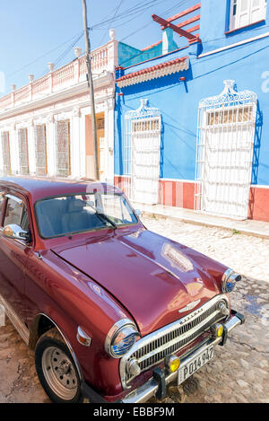 TRINIDAD, CUBA - 8 Maggio 2014 : classica vecchia vettura americana. Automobili classiche sono ancora in uso in Cuba e i grandi vecchi sono diventati un i Foto Stock