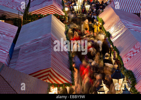 Norimberga, Germania. 28 Nov, 2014. Il Christkindlesmarkt (Mercatino di Natale) a Norimberga, Germania, 28 novembre 2014. Foto: DANIEL KARMANN/dpa/Alamy Live News Foto Stock