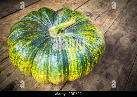 La zucca sul legno vecchio Foto Stock