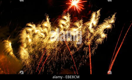 Fuochi d'artificio notte dei falò 2014 esplodere fuochi d'artificio Foto Stock