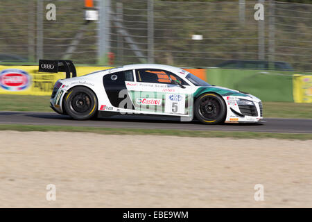 Imola, Italia - 11 Ottobre 2014: un Audi R8 LMS di Audi Sport Italia Team, pilotato da Dindo Capello e Zonzini Emanuele Foto Stock