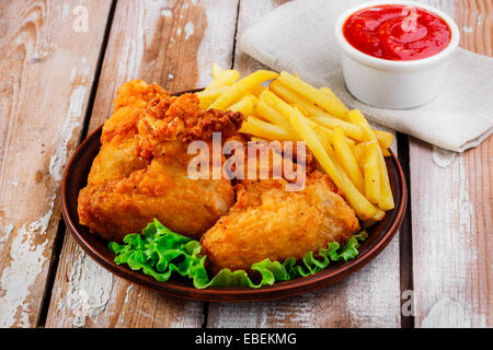 Alette di pollo fritte in pastella Foto Stock