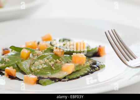 Close up butternut Ravioli di spinaci Foto Stock