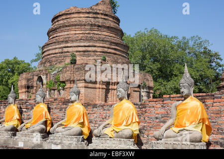 Statue di Buddha di Wat Yai Chai Mongkol, Ayutthaya, Thailandia. Foto Stock