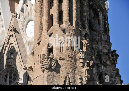 La Sagrada Familia, Cattolica basilica in costruzione a Barcellona, in Catalogna, Spagna. progettato da Antoni Gaudi Foto Stock
