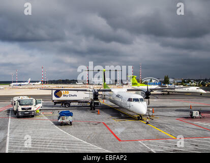 Servizio Preflight del piano della compagnia aerea Airbaltic Foto Stock