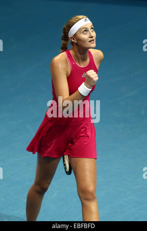 Pasay City, Filippine. 30 Novembre, 2014. Emirati Arabi Uniti Royals player Kristina Mladenovic di Francia reagisce durante le sue donne singoli match contro Micromax Indian Ace player Ana Ivanovic della Serbia nella International Tennis Premier League in Pasay City, Filippine, nov. 30, 2014. © Rouelle Umali/Xinhua/Alamy Live News Foto Stock