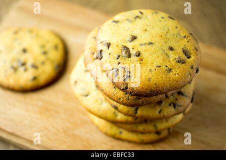 Dessert fatti in casa, soft biscotti con scaglie di cioccolato Foto Stock