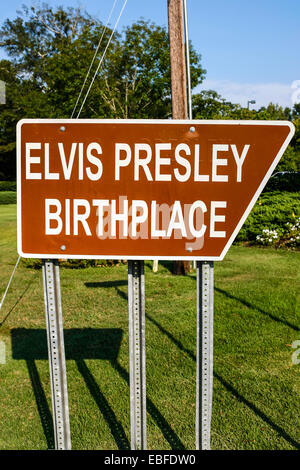 Elvis Presley Birthplace marrone e bianco direzione storica accedi Tupelo Mississippi Foto Stock