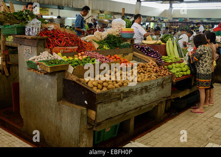 Persone e si spegne al Pasar Khusus (mercato speciale) Mandiri Blok M Gading Kelapa Jakarta Foto Stock