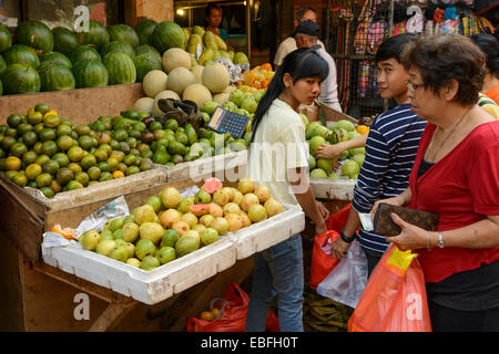 Persone e si spegne al Pasar Khusus (mercato speciale) Mandiri Blok M Gading Kelapa Jakarta Foto Stock